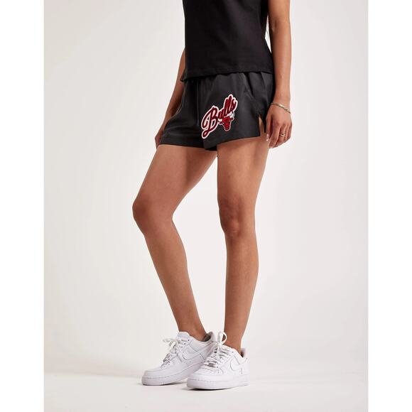 NEW Pro Standard Women's Chicago Bulls Woven Shorts Black/Red Size X-Large - Picture 2 of 7